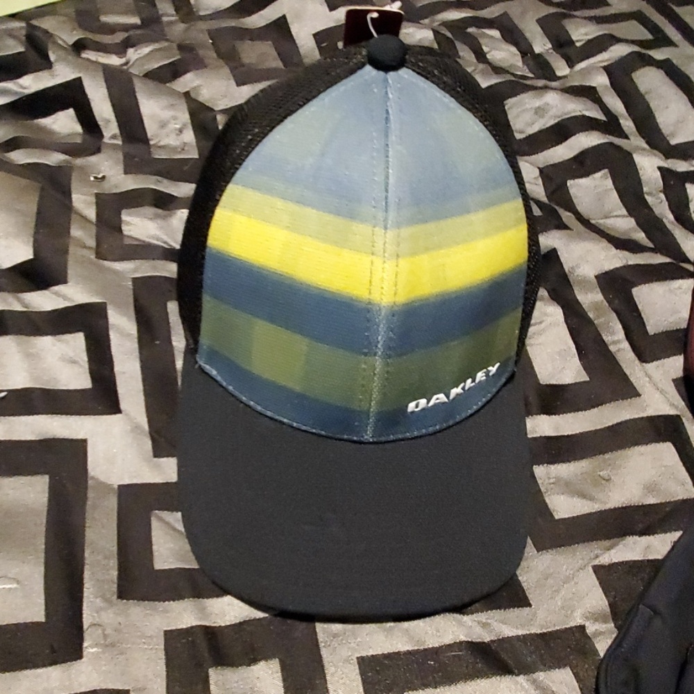 Men's Oakley golf hat